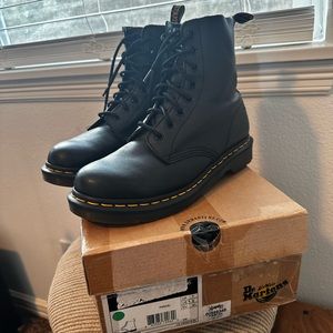Dr. Martens (doc Martens) Leather Boots Sz 9